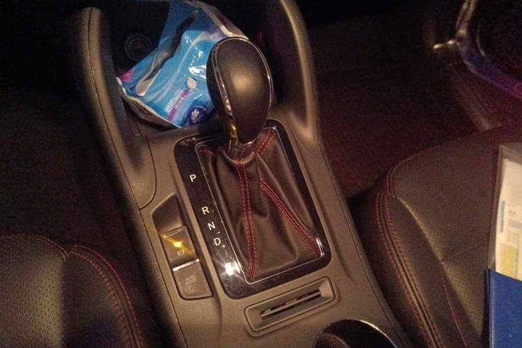 Used CHANGAN CS75 2014 1.8T Automatic Elite Version China V Standard Gear Lever