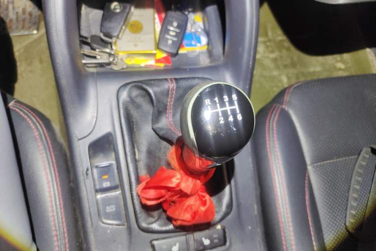Used CHANGAN CS75 2014 2.0L Manual Leading Version China IV Standard Gear Lever