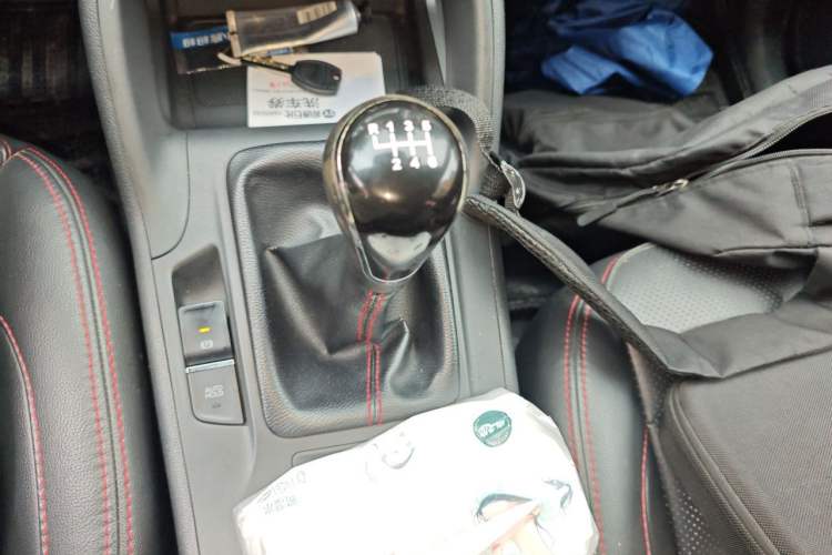 Used CHANGAN CS75 2014 2.0L Manual Luxury Version China IV Standard Gear Lever