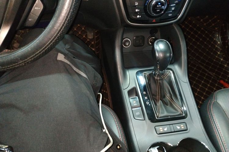 Used CHANGAN CS75 2014 1.8T Automatic Prestige Model China IV Standard Gear Lever