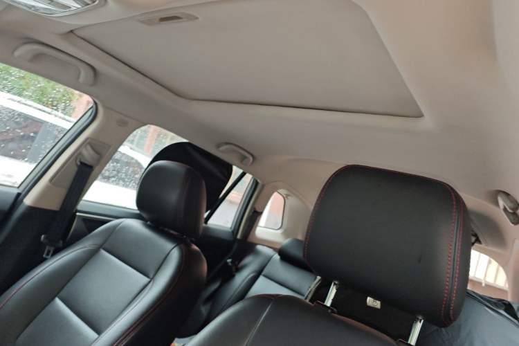 Used CHANGAN CS75 2014 2.0L Manual Luxury Version China IV Standard Headliner