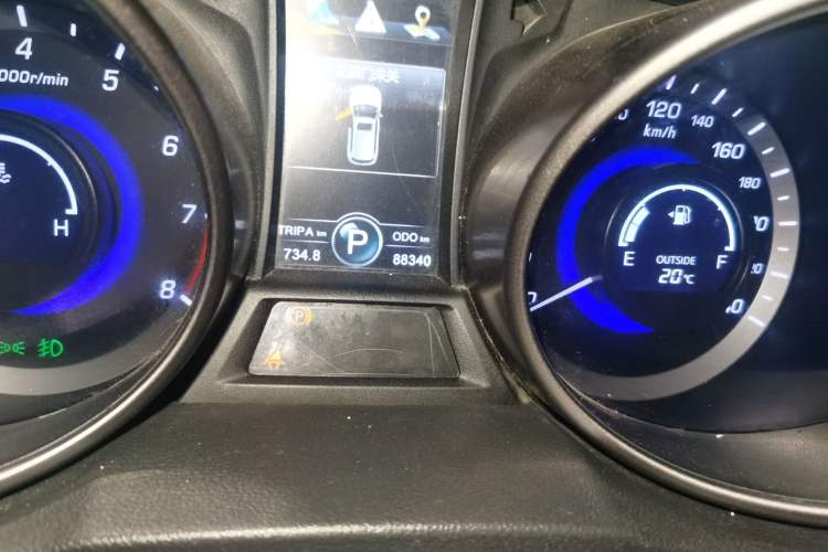 Used CHANGAN CS75 2014 1.8T Automatic Prestige Model China IV Standard Odometer Close Up