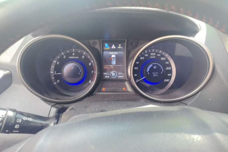 Used CHANGAN CS75 2014 1.8T Automatic Elite Model China IV Standard Odometer Close Up