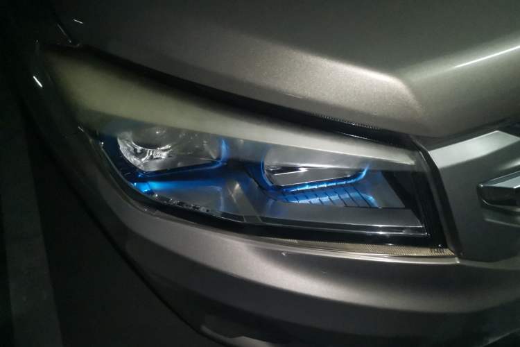 Used CHANGAN CS75 2014 1.8T Automatic Elite Version China V Standard Right Front Headlight
