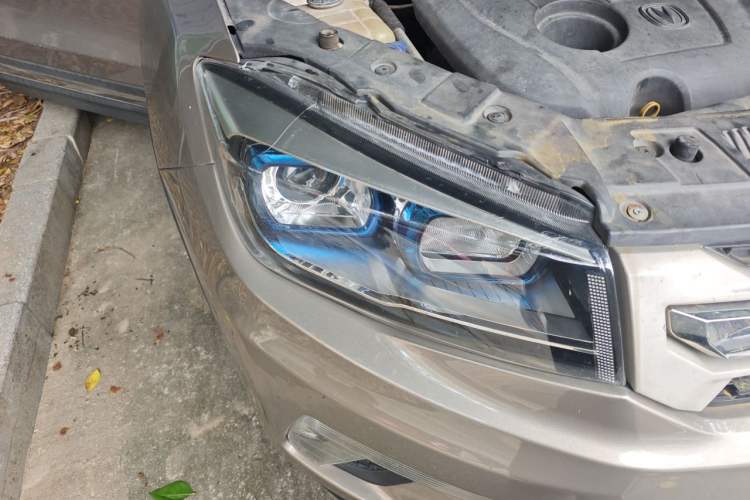 Used CHANGAN CS75 2014 2.0L Manual Luxury Version China V Standard Right Front Headlight