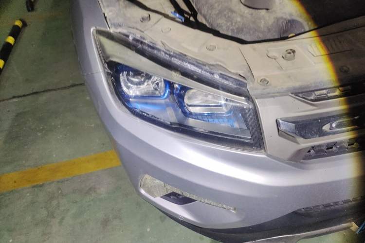 Used CHANGAN CS75 2014 2.0L Manual Leading Version China IV Standard Right Front Headlight
