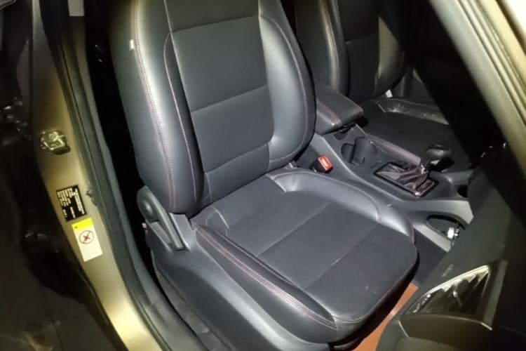 Used CHANGAN CS75 2014 1.8T Automatic Elite Version China V Standard Right Front Seat