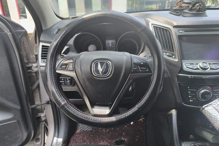 Used CHANGAN CS75 2014 2.0L Manual Luxury Version China IV Standard Steering Wheel
