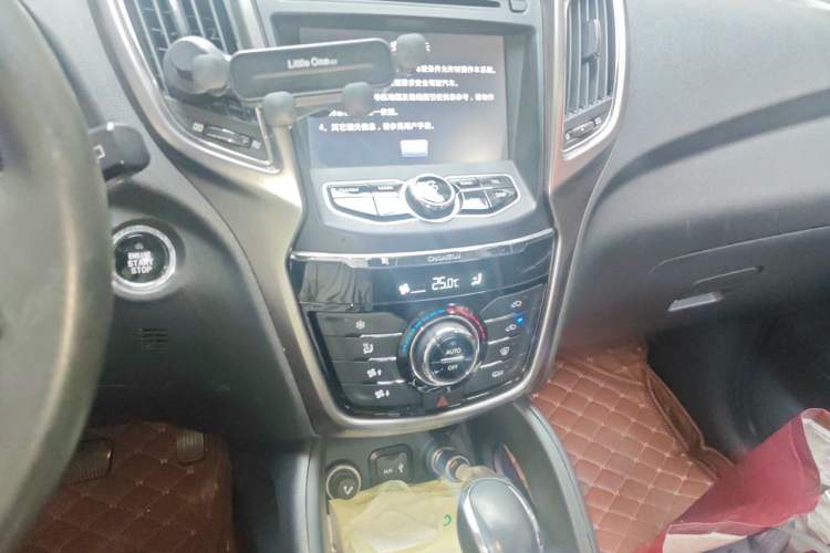 Used CHANGAN CS75 2014 1.8T Automatic Elite Model China IV Standard Audio And AC Panel