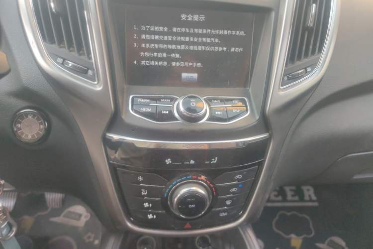 Used CHANGAN CS75 2014 2.0L Manual Luxury Version China IV Standard Audio And AC Panel