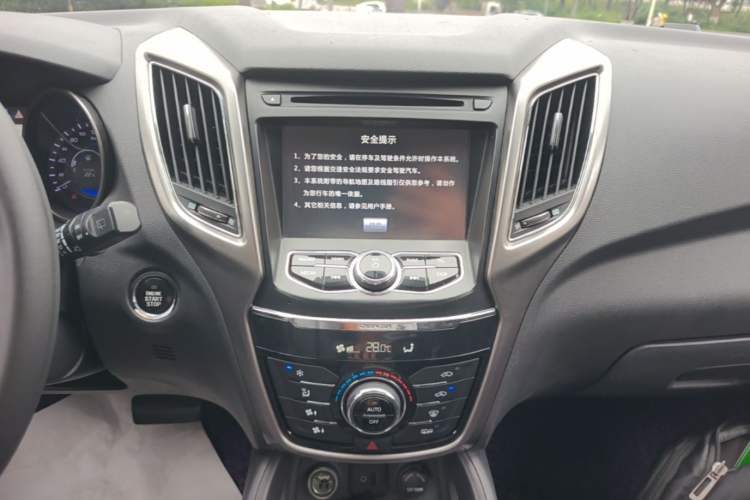 Used CHANGAN CS75 2014 1.8T Automatic Elite Model China IV Standard Audio And AC Panel