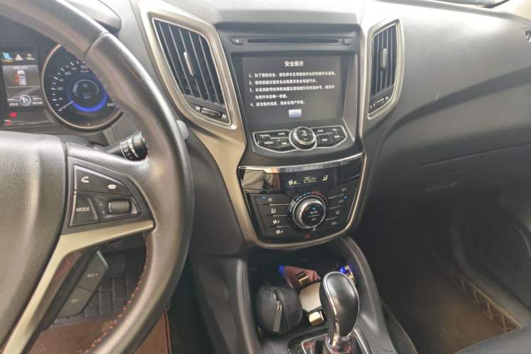 Used CHANGAN CS75 2014 1.8T Automatic Elite Model China IV Standard Audio And AC Panel