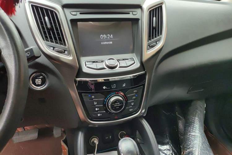 Used CHANGAN CS75 2014 1.8T Automatic Prestige Model China IV Standard Audio And AC Panel