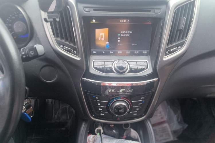 Used CHANGAN CS75 2014 2.0L Manual Luxury Version China IV Standard Audio And AC Panel