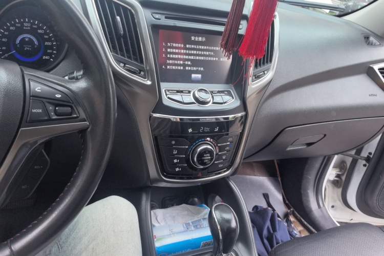 Used CHANGAN CS75 2014 1.8T Automatic Elite Version China V Standard Audio And AC Panel