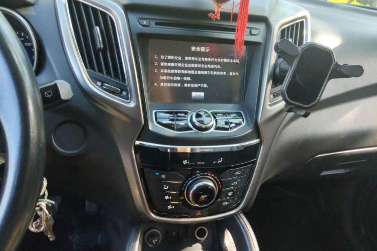 Used CHANGAN CS75 2014 2.0L Manual Luxury Version China V Standard Audio And AC Panel