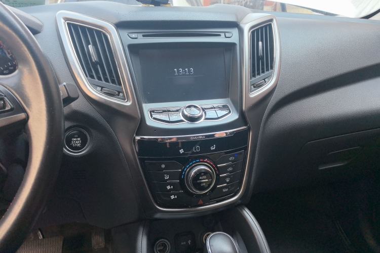 Used CHANGAN CS75 2014 1.8T Automatic Elite Model China IV Standard Audio And AC Panel