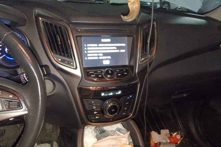 Used CHANGAN CS75 2014 2.0L Manual Luxury Version China IV Standard Audio And AC Panel
