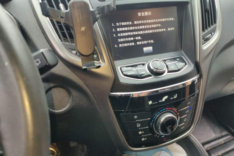 Used CHANGAN CS75 2014 2.0L Manual Luxury Version China IV Standard Audio And AC Panel