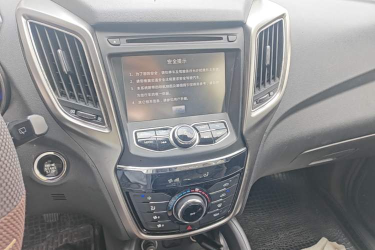 Used CHANGAN CS75 2014 2.0L Manual Leading Version China IV Standard Audio And AC Panel