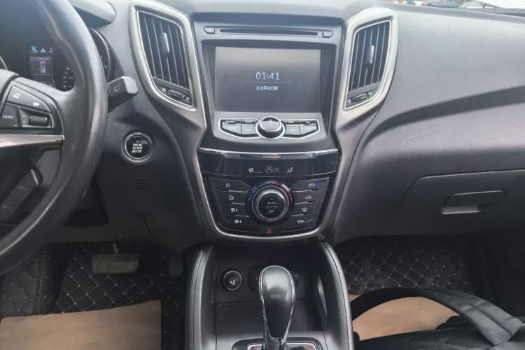Used CHANGAN CS75 2014 1.8T Automatic Elite Model China IV Standard Audio And AC Panel