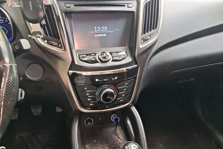 Used CHANGAN CS75 2014 2.0L Manual Luxury Version China V Standard Audio And AC Panel
