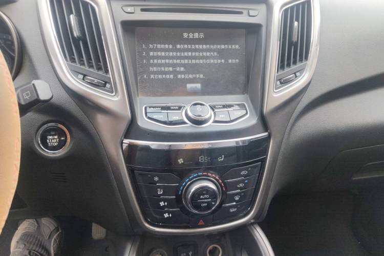 Used CHANGAN CS75 2014 1.8T Automatic Elite Model China IV Standard Audio And AC Panel