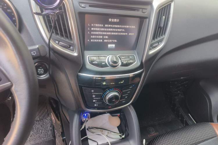 Used CHANGAN CS75 2014 2.0L Manual Leading Version China IV Standard Audio And AC Panel