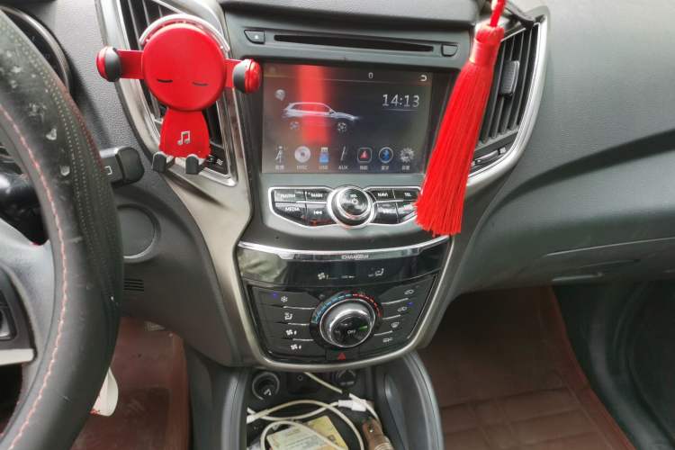 Used CHANGAN CS75 2014 2.0L Manual Luxury Version China V Standard Audio And AC Panel