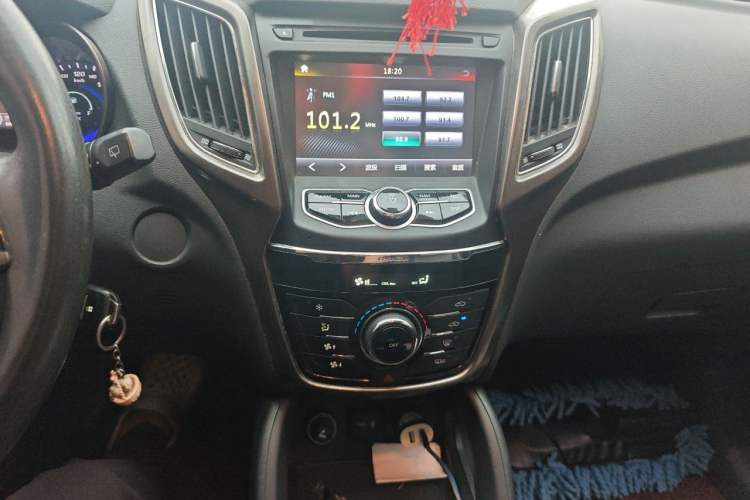 Used CHANGAN CS75 2014 2.0L Manual Luxury Version China IV Standard Audio And AC Panel