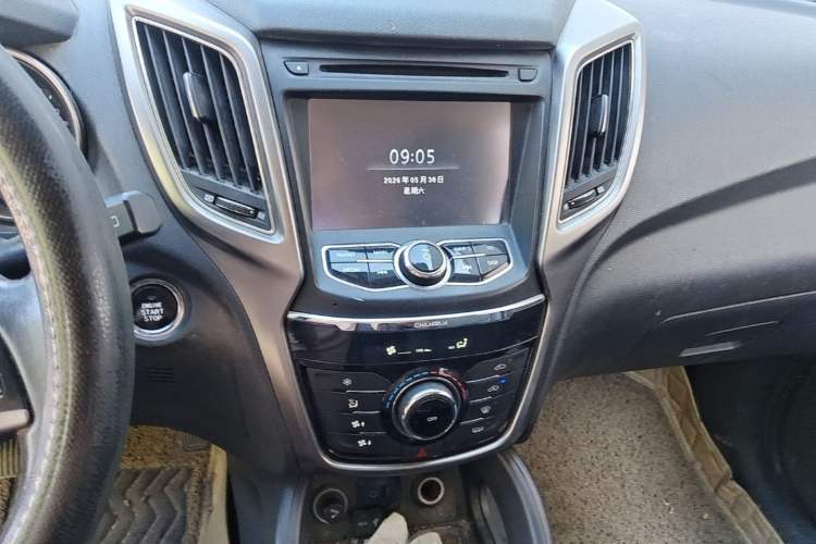 Used CHANGAN CS75 2014 2.0L Manual Leading Version China IV Standard Audio And AC Panel