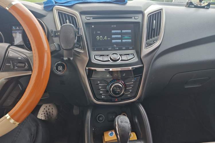 Used CHANGAN CS75 2014 1.8T Automatic Elite Model China IV Standard Audio And AC Panel