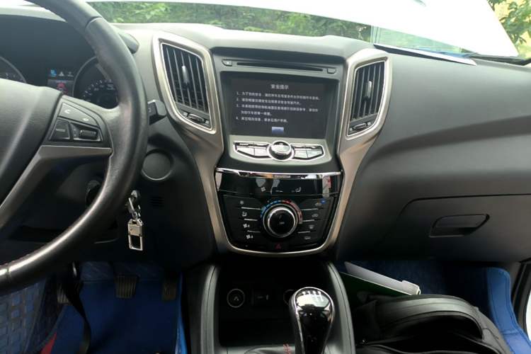 Used CHANGAN CS75 2014 2.0L Manual Luxury Version China IV Standard Audio And AC Panel