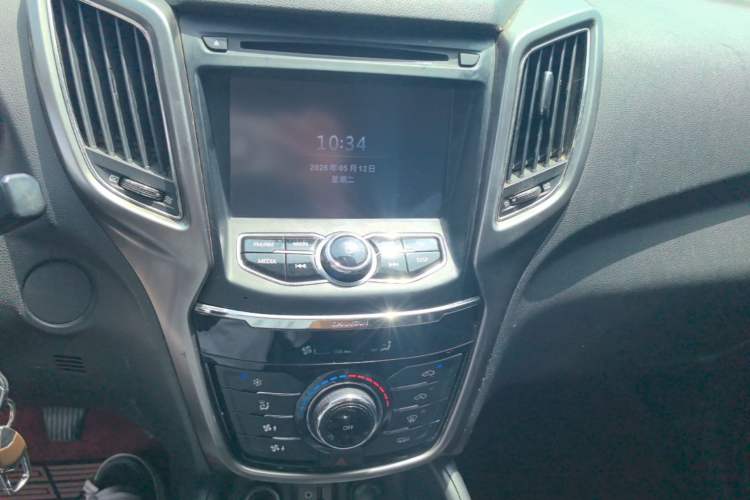 Used CHANGAN CS75 2014 2.0L Manual Luxury Version China V Standard Audio And AC Panel