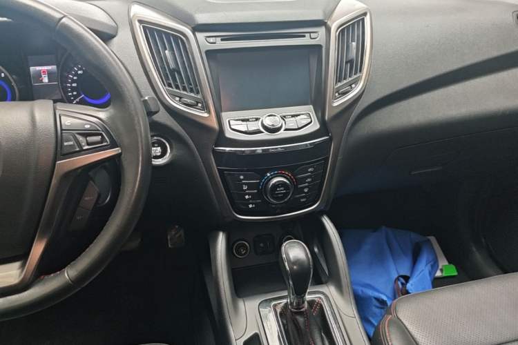 Used CHANGAN CS75 2014 1.8T Automatic Elite Model China IV Standard Audio And AC Panel