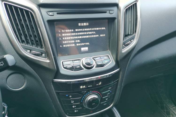 Used CHANGAN CS75 2014 2.0L Manual Luxury Version China IV Standard Audio And AC Panel