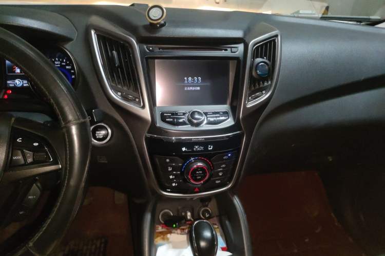 Used CHANGAN CS75 2014 1.8T Automatic Elite Model China IV Standard Audio And AC Panel