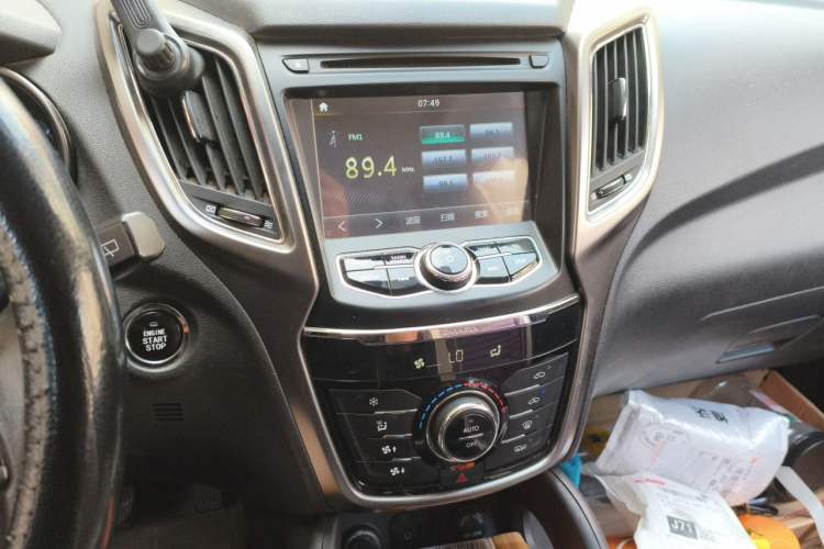 Used CHANGAN CS75 2014 1.8T Automatic Elite Model China IV Standard Audio And AC Panel