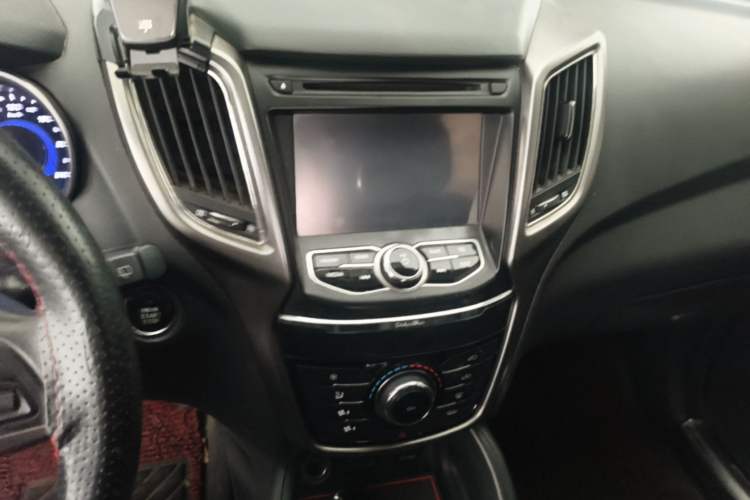 Used CHANGAN CS75 2014 2.0L Manual Leading Version China IV Standard Audio And AC Panel