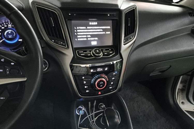 Used CHANGAN CS75 2014 1.8T Automatic Elite Model China IV Standard Audio And AC Panel