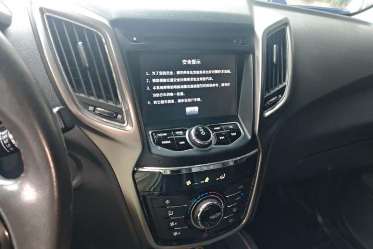 Used CHANGAN CS75 2014 2.0L Manual Luxury Version China IV Standard Audio And AC Panel