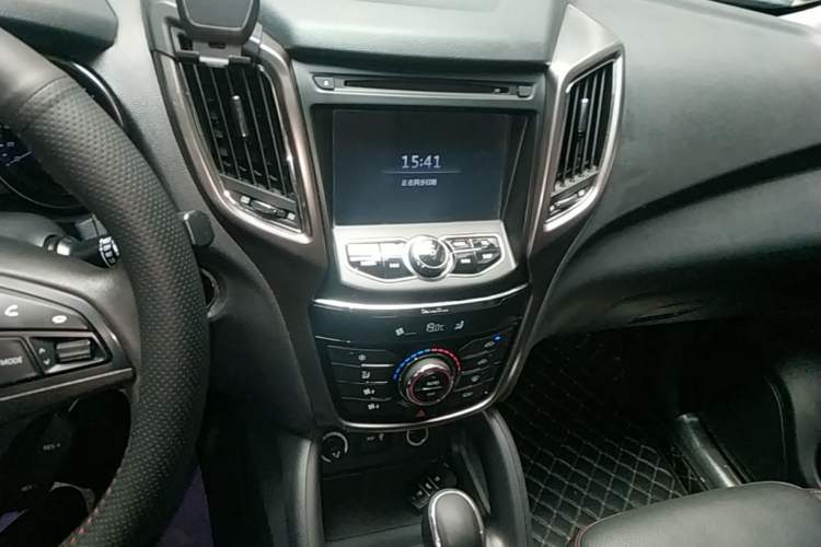 Used CHANGAN CS75 2014 1.8T Automatic Elite Model China IV Standard Audio And AC Panel