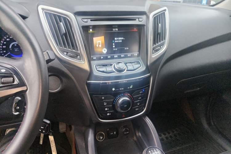 Used CHANGAN CS75 2014 2.0L Manual Luxury Version China V Standard Audio And AC Panel