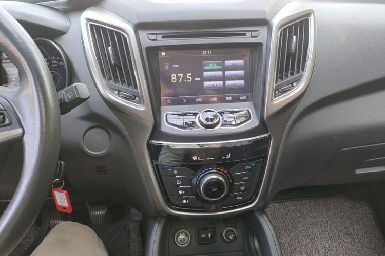 Used CHANGAN CS75 2014 2.0L Manual Luxury Version China IV Standard Audio And AC Panel