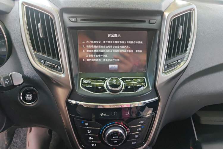 Used CHANGAN CS75 2014 1.8T Automatic Elite Model China IV Standard Audio And AC Panel