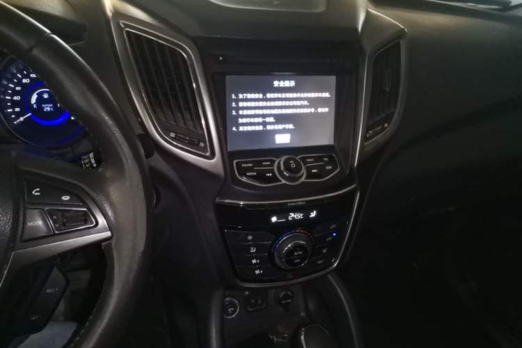 Used CHANGAN CS75 2014 1.8T Automatic Elite Model China IV Standard Audio And AC Panel