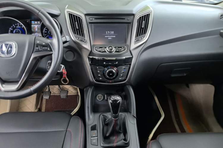 Used CHANGAN CS75 2014 2.0L Manual Luxury Version China IV Standard Audio And AC Panel