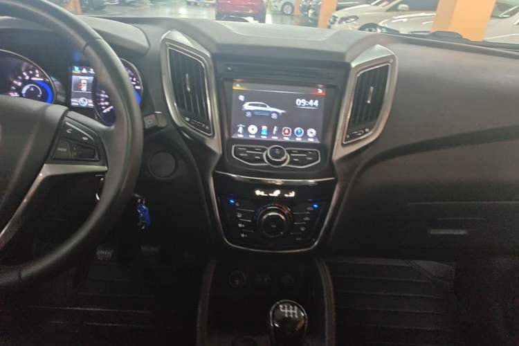 Used CHANGAN CS75 2014 2.0L Manual Luxury Version China V Standard Audio And AC Panel