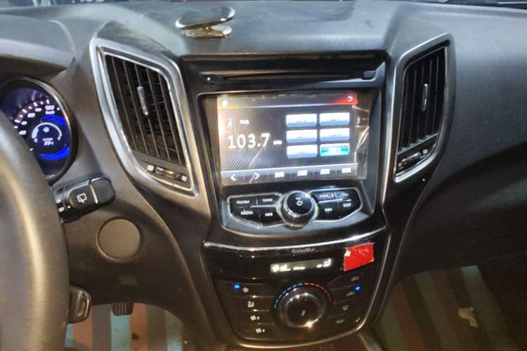Used CHANGAN CS75 2014 2.0L Manual Luxury Version China V Standard Audio And AC Panel