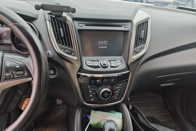 Used CHANGAN CS75 2014 1.8T Automatic Elite Model China IV Standard Audio And AC Panel